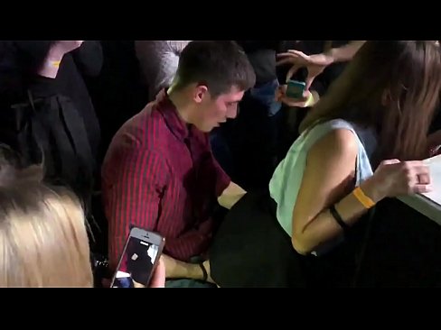 ❤️ Echter Sex in einem russischen Nachtclub. 18-jährige russische Mädchen in den Anus und Vagina gefickt in einem Nachtclub Homemade porn bei de.fuckmymac.ru ﹏